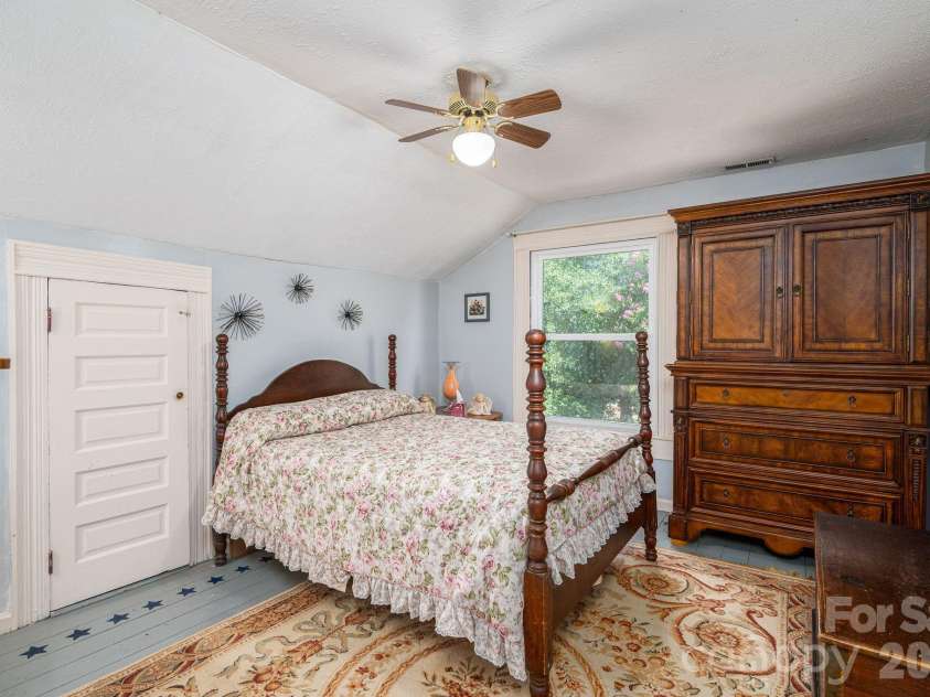 601 Forney Avenue, Lincolnton, NC 28092.  MLS# CAR4388927, YatesRealty ID 35477. 