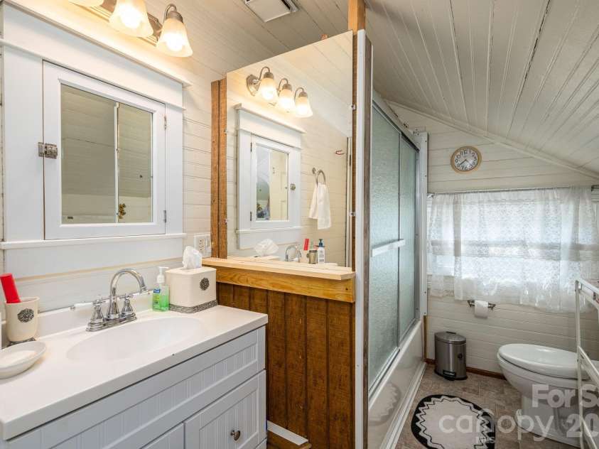601 Forney Avenue, Lincolnton, NC 28092.  MLS# CAR4388927, YatesRealty ID 35477. 