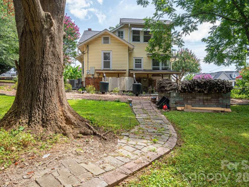 601 Forney Avenue, Lincolnton, NC 28092.  MLS# CAR4388927, YatesRealty ID 35477. 
