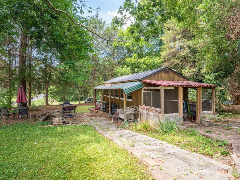 601 Forney Avenue, Lincolnton, NC 28092.  MLS# CAR4388927, YatesRealty ID 35477. 