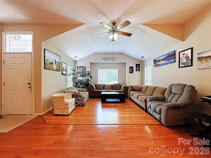 13636 Portpatrick Lane, Matthews, NC 28105.  MLS# CAR4401119, YatesRealty ID 35479. 