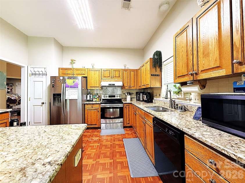 13636 Portpatrick Lane, Matthews, NC 28105.  MLS# CAR4401119, YatesRealty ID 35479. 