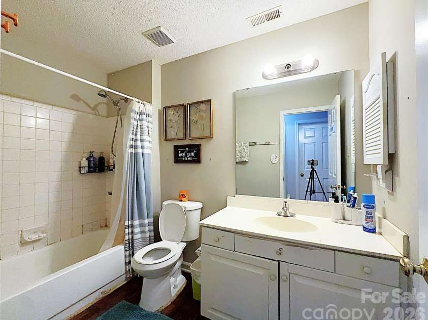 13636 Portpatrick Lane, Matthews, NC 28105.  MLS# CAR4401119, YatesRealty ID 35479. 