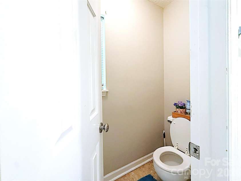 13636 Portpatrick Lane, Matthews, NC 28105.  MLS# CAR4401119, YatesRealty ID 35479. 