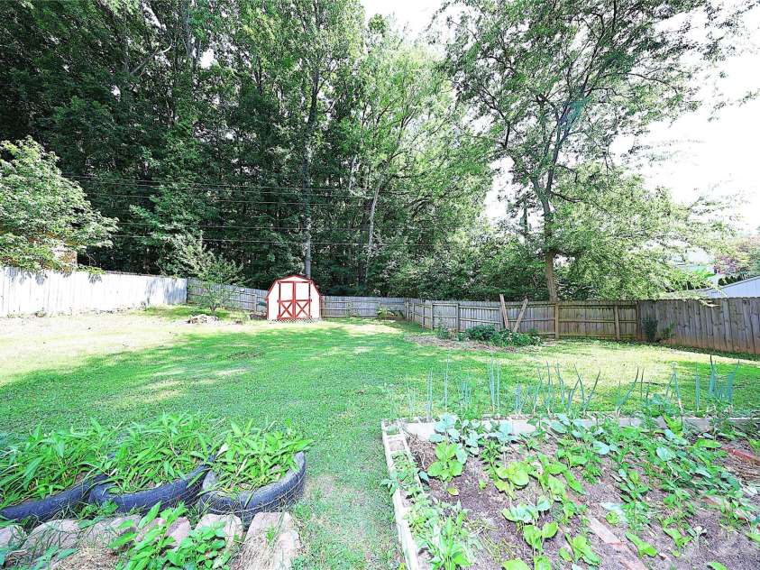 13636 Portpatrick Lane, Matthews, NC 28105.  MLS# CAR4401119, YatesRealty ID 35479. 