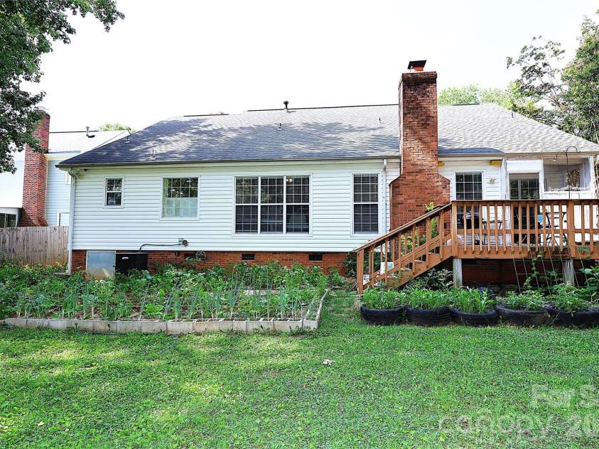 13636 Portpatrick Lane, Matthews, NC 28105.  MLS# CAR4401119, YatesRealty ID 35479. 