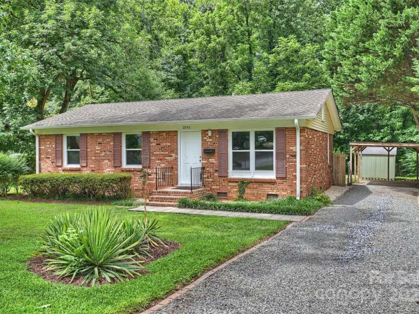 2840 Edsel Place, Charlotte, NC 28205.  MLS# CAR4283919, YatesRealty ID 35479. 