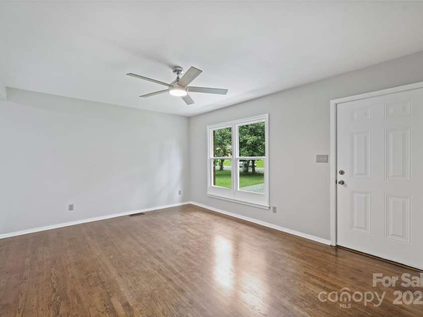2840 Edsel Place, Charlotte, NC 28205.  MLS# CAR4283919, YatesRealty ID 35479. 