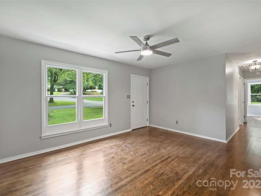 2840 Edsel Place, Charlotte, NC 28205.  MLS# CAR4283919, YatesRealty ID 35479. 