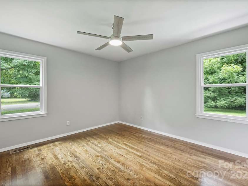 2840 Edsel Place, Charlotte, NC 28205.  MLS# CAR4283919, YatesRealty ID 35479. 