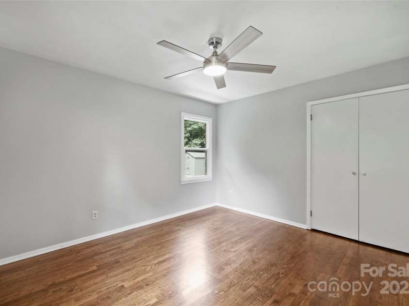 2840 Edsel Place, Charlotte, NC 28205.  MLS# CAR4283919, YatesRealty ID 35479. 