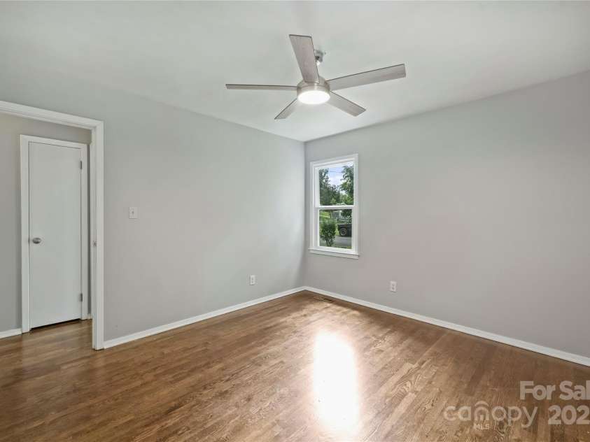 2840 Edsel Place, Charlotte, NC 28205.  MLS# CAR4283919, YatesRealty ID 35479. 