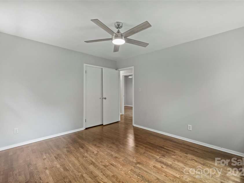 2840 Edsel Place, Charlotte, NC 28205.  MLS# CAR4283919, YatesRealty ID 35479. 