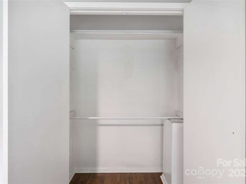 2840 Edsel Place, Charlotte, NC 28205.  MLS# CAR4283919, YatesRealty ID 35479. 