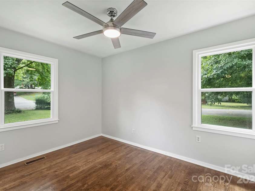 2840 Edsel Place, Charlotte, NC 28205.  MLS# CAR4283919, YatesRealty ID 35479. 