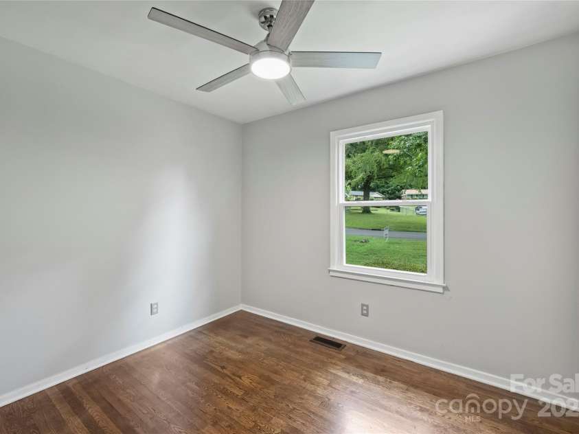 2840 Edsel Place, Charlotte, NC 28205.  MLS# CAR4283919, YatesRealty ID 35479. 