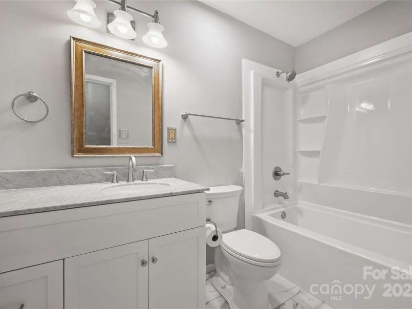 2840 Edsel Place, Charlotte, NC 28205.  MLS# CAR4283919, YatesRealty ID 35479. 