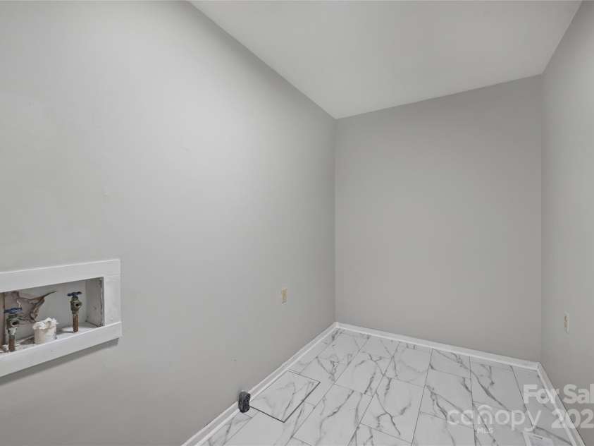 2840 Edsel Place, Charlotte, NC 28205.  MLS# CAR4283919, YatesRealty ID 35479. 