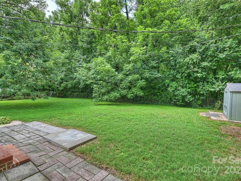2840 Edsel Place, Charlotte, NC 28205.  MLS# CAR4283919, YatesRealty ID 35479. 