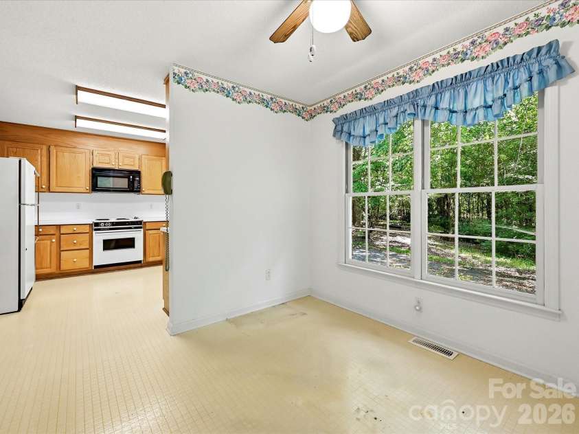 5950 King Wilkinson Road, Denver, NC 28037.  MLS# CAR4398523, YatesRealty ID 35480. Breakfast room