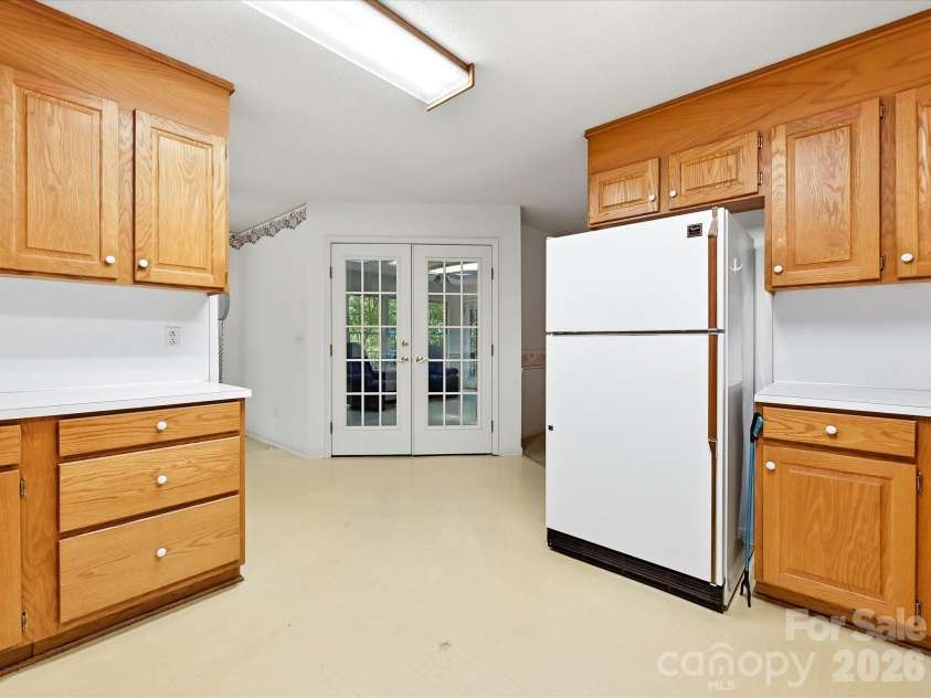 5950 King Wilkinson Road, Denver, NC 28037.  MLS# CAR4398523, YatesRealty ID 35480. Kitchen with excellent cabinet space