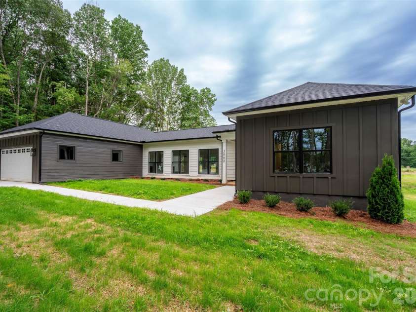 3008 Buffet Lane, Monroe, NC 28110.  MLS# CAR4389210, YatesRealty ID 35482. 