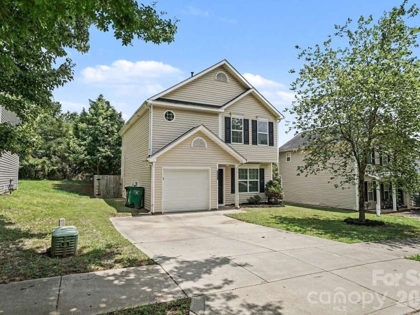 5336 Beam Lake Drive, Charlotte, NC 28216.  MLS# CAR4398542, YatesRealty ID 35483. 