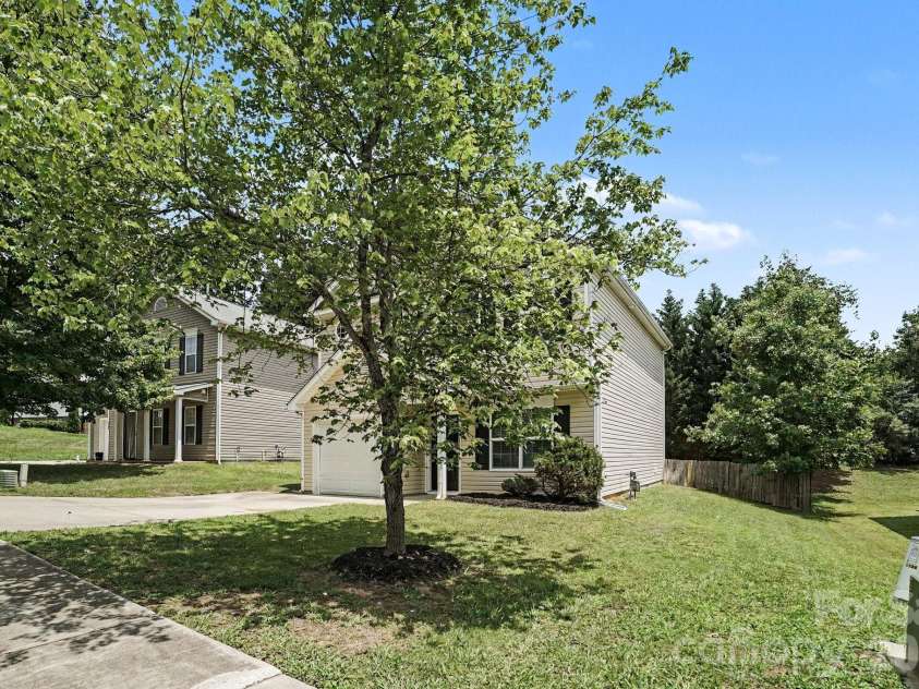 5336 Beam Lake Drive, Charlotte, NC 28216.  MLS# CAR4398542, YatesRealty ID 35483. 