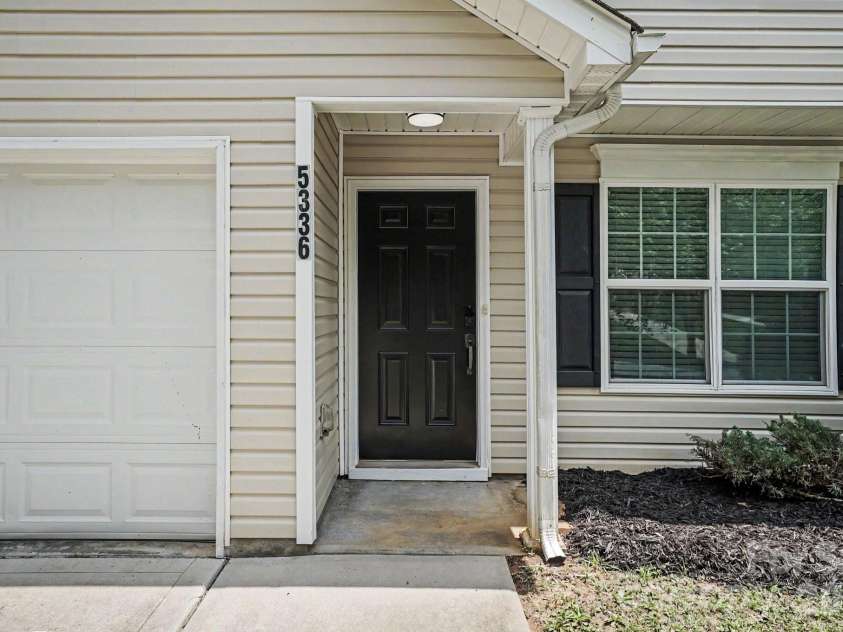 5336 Beam Lake Drive, Charlotte, NC 28216.  MLS# CAR4398542, YatesRealty ID 35483. 