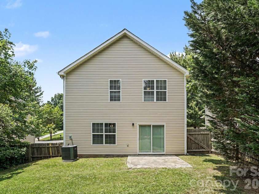 5336 Beam Lake Drive, Charlotte, NC 28216.  MLS# CAR4398542, YatesRealty ID 35483. 