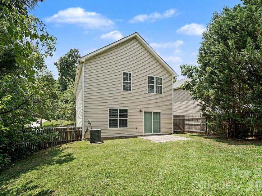 5336 Beam Lake Drive, Charlotte, NC 28216.  MLS# CAR4398542, YatesRealty ID 35483. 