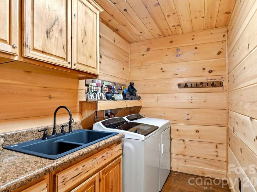 25 Forest Drive, Marion, NC 28752.  MLS# CAR4393492, YatesRealty ID 35484. 