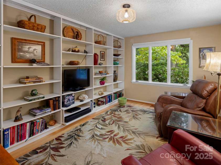 102 Crowfields Drive, Asheville, NC 28803.  MLS# CAR4294442, YatesRealty ID 35487. 