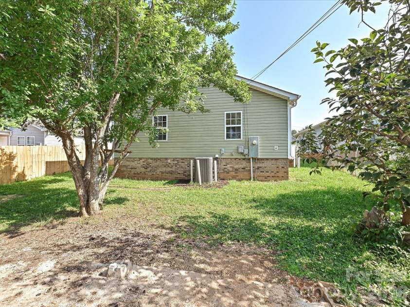 817 Wainwright Avenue, Charlotte, NC 28206.  MLS# CAR4394266, YatesRealty ID 35487. Back of home