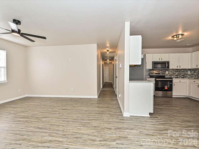 817 Wainwright Avenue, Charlotte, NC 28206.  MLS# CAR4394266, YatesRealty ID 35487. Entrance
