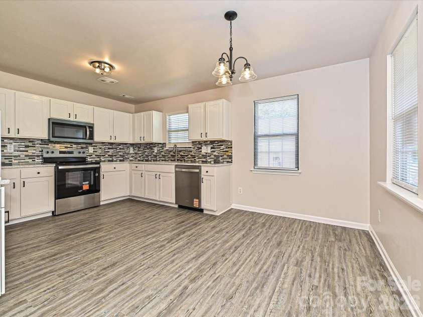 817 Wainwright Avenue, Charlotte, NC 28206.  MLS# CAR4394266, YatesRealty ID 35487. Kitchen and Dining