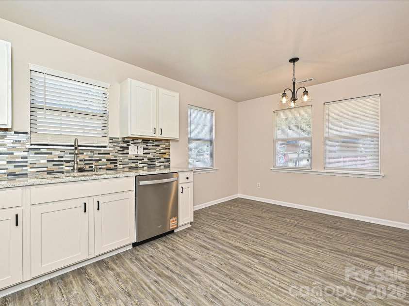 817 Wainwright Avenue, Charlotte, NC 28206.  MLS# CAR4394266, YatesRealty ID 35487. Kitchen and Dining