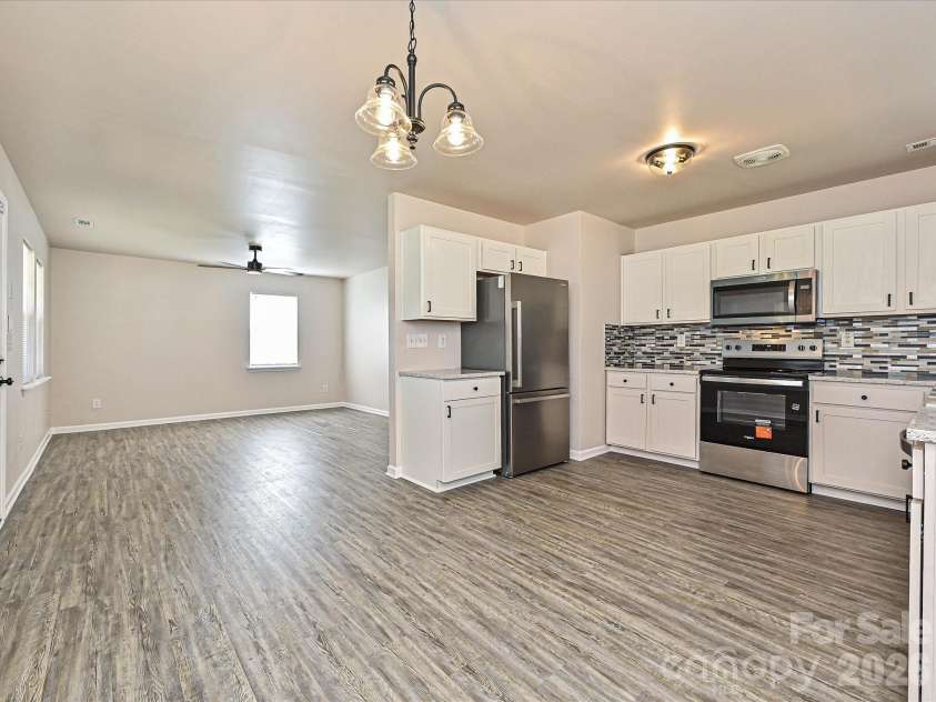 817 Wainwright Avenue, Charlotte, NC 28206.  MLS# CAR4394266, YatesRealty ID 35487. Kitchen and Dining