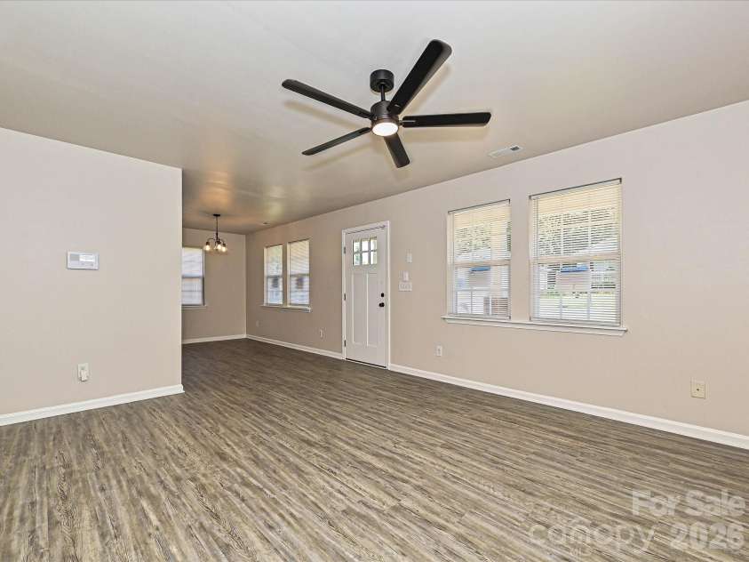817 Wainwright Avenue, Charlotte, NC 28206.  MLS# CAR4394266, YatesRealty ID 35487. Living Room