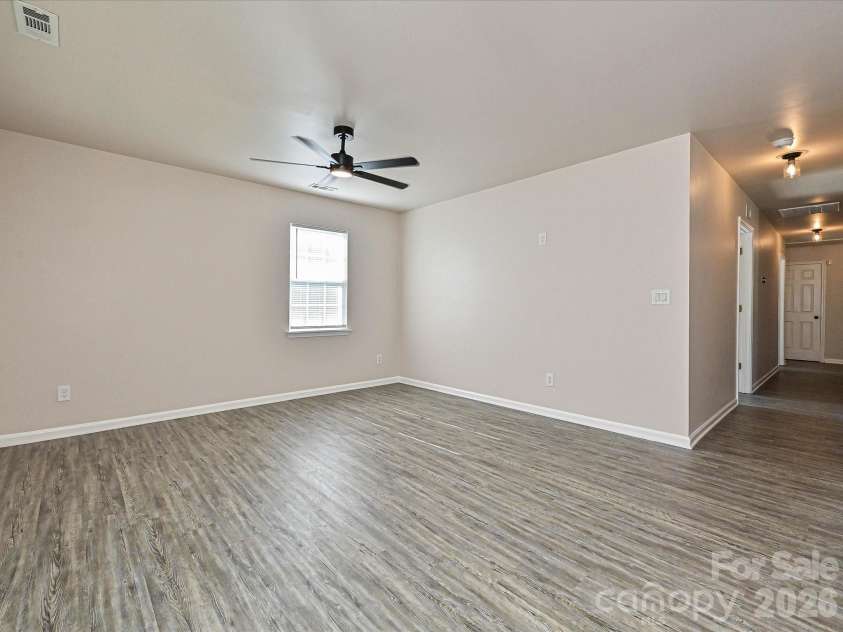 817 Wainwright Avenue, Charlotte, NC 28206.  MLS# CAR4394266, YatesRealty ID 35487. Living Room