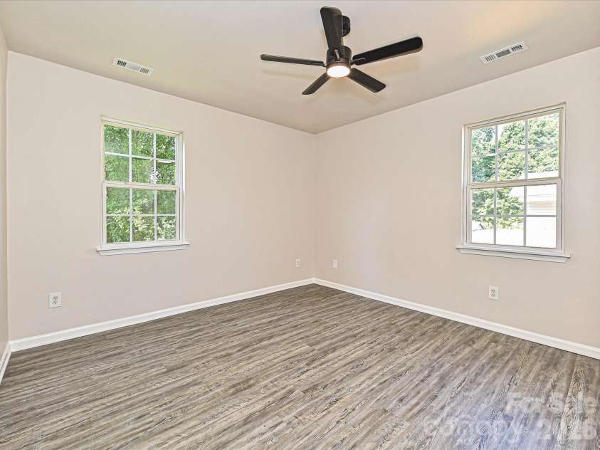 817 Wainwright Avenue, Charlotte, NC 28206.  MLS# CAR4394266, YatesRealty ID 35487. Primary Bedroom