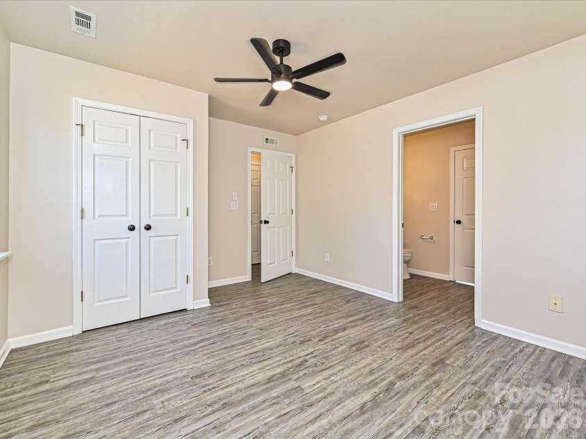 817 Wainwright Avenue, Charlotte, NC 28206.  MLS# CAR4394266, YatesRealty ID 35487. Primary Bedroom