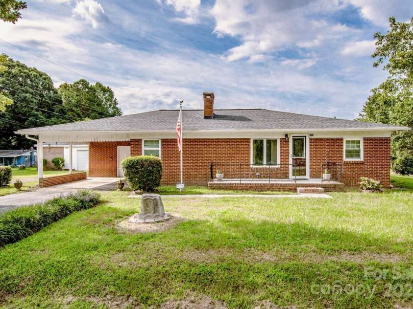 155 Parkertown Road, Mooresville, NC 28115.  MLS# CAR4295452, YatesRealty ID 35488. 