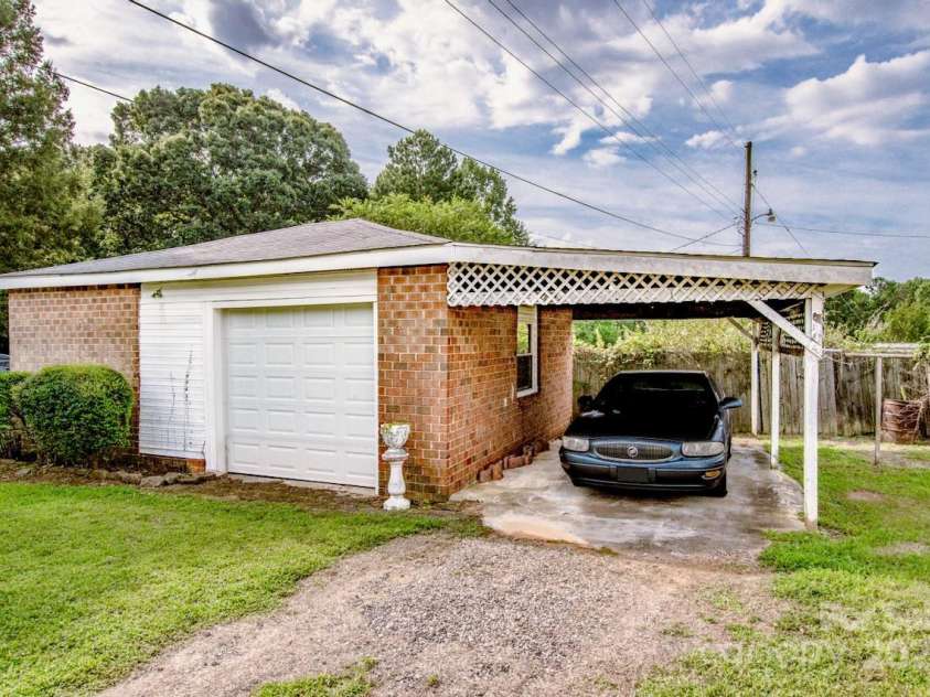 155 Parkertown Road, Mooresville, NC 28115.  MLS# CAR4295452, YatesRealty ID 35488. 
