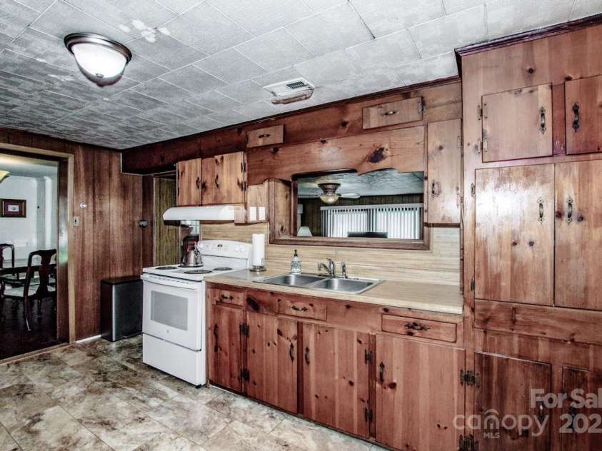 155 Parkertown Road, Mooresville, NC 28115.  MLS# CAR4295452, YatesRealty ID 35488. 