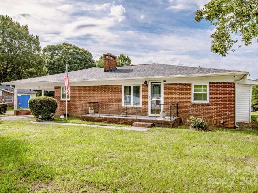 155 Parkertown Road, Mooresville, NC 28115.  MLS# CAR4295452, YatesRealty ID 35488. 