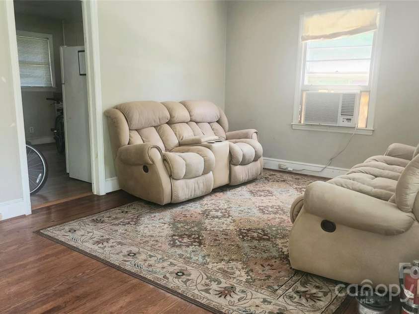 4104 Dinglewood Avenue, Charlotte, NC 28205.  MLS# CAR4239709, YatesRealty ID 3549. 