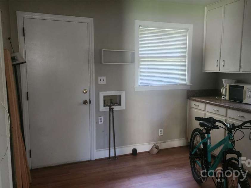 4104 Dinglewood Avenue, Charlotte, NC 28205.  MLS# CAR4239709, YatesRealty ID 3549. 