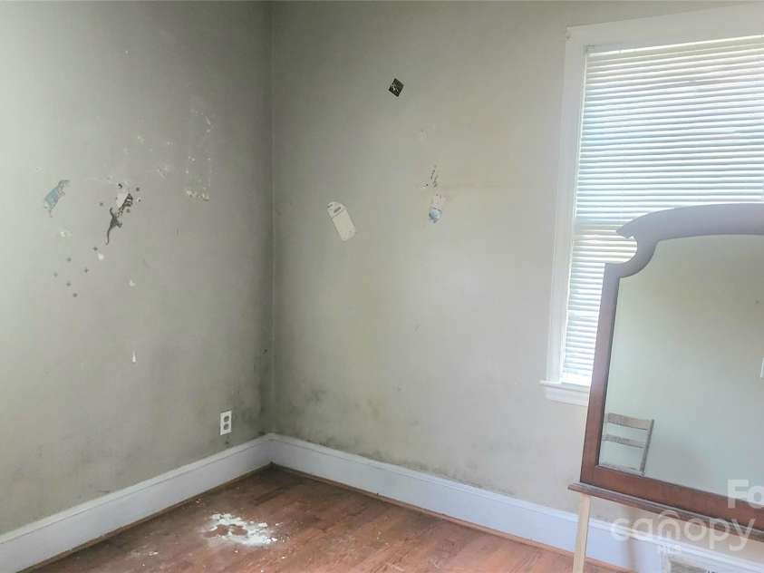 4104 Dinglewood Avenue, Charlotte, NC 28205.  MLS# CAR4239709, YatesRealty ID 3549. 