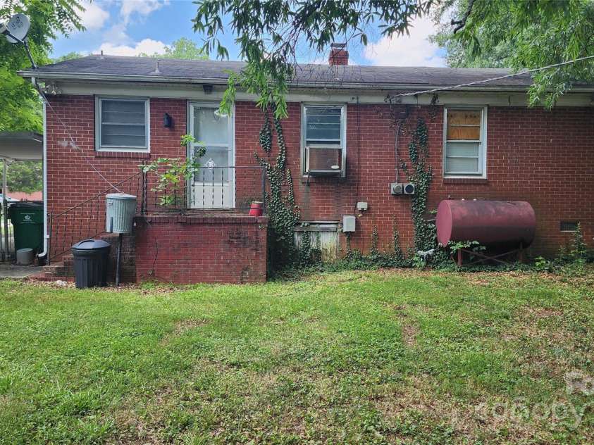 4104 Dinglewood Avenue, Charlotte, NC 28205.  MLS# CAR4239709, YatesRealty ID 3549. 